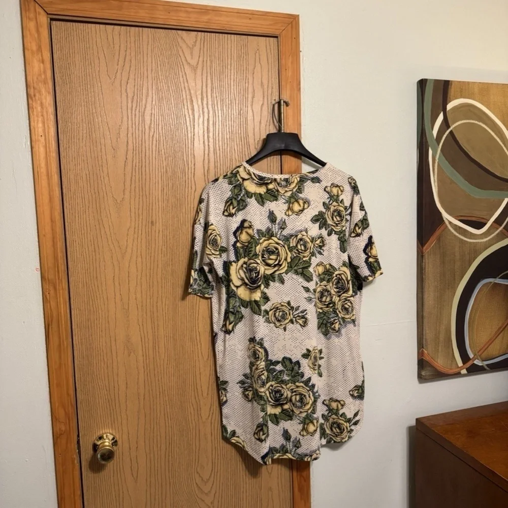 Lularoe Medium Multi-Color w/Floral Print Short Sleeve High-Low T-Shirt - EUC - Picture 2 of 5